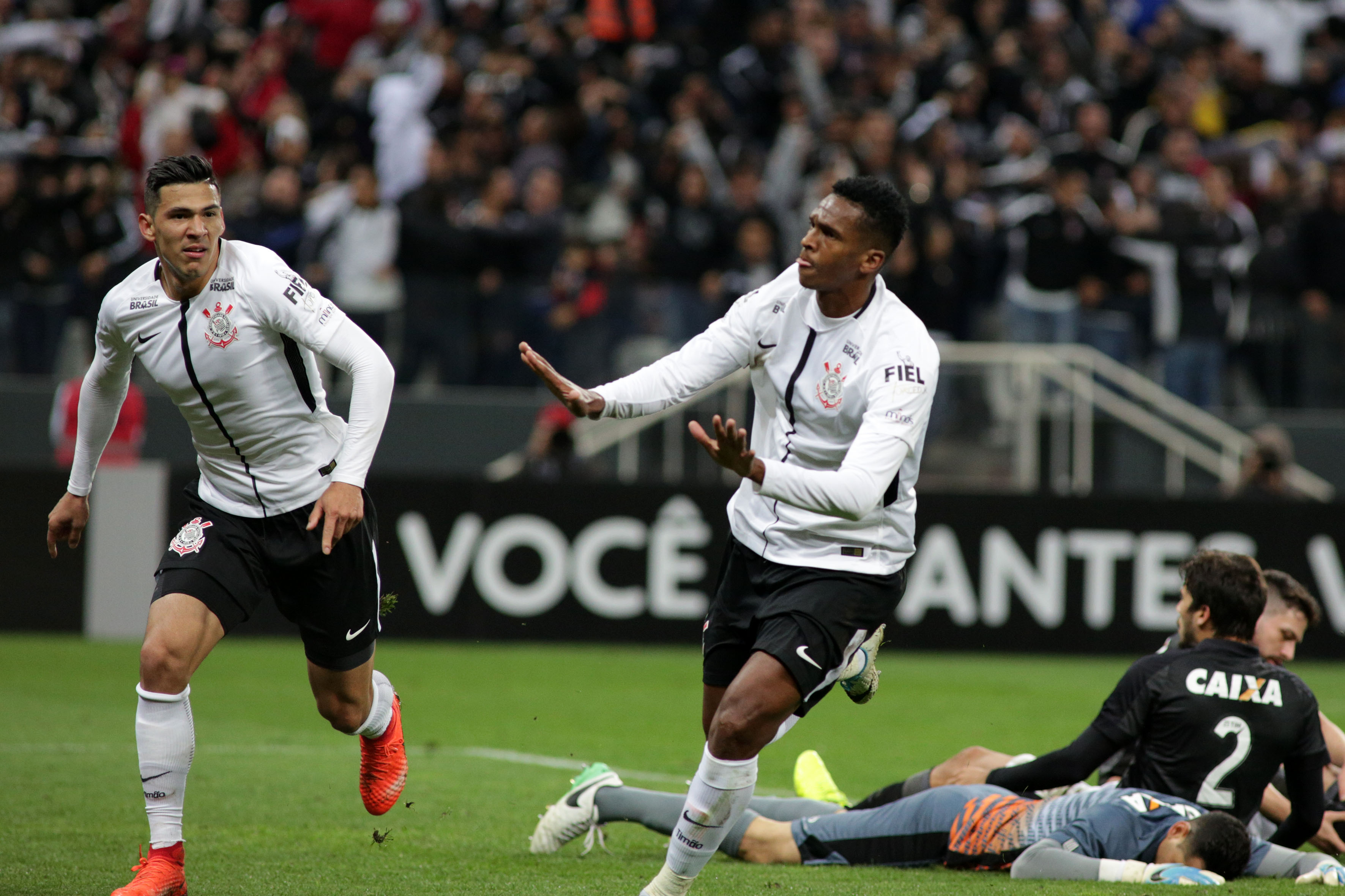 Soi kèo Botafogo - Corinthians