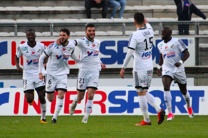 Soi kèo Amiens - Lille, 1h00 ngày 1/10