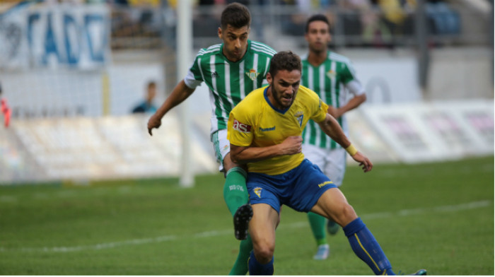 Soi kèo Cadiz - Betis, 2h30 ngày 25/10