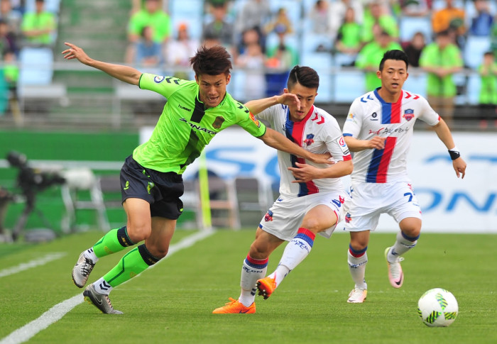 Soi kèo Gangwon - Jeonbuk Motors, 18h00 ngày 25/4