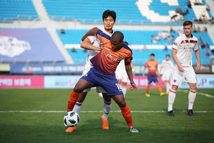 Soi kèo, dự đoán Jeju vs Suwon, 12h00 ngày 27/11 - VĐQG Hàn Quốc